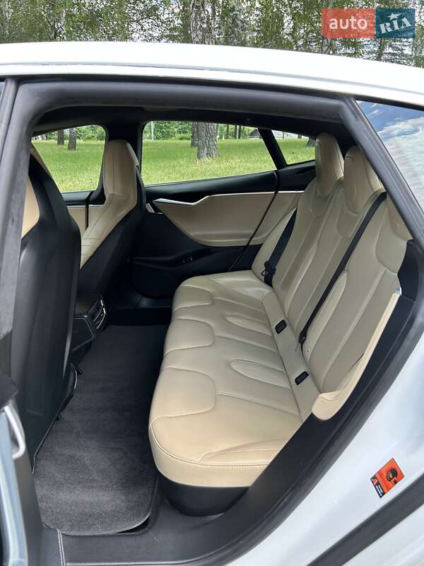 Ліфтбек Tesla Model S 2015 в Житомирі