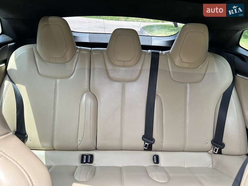Ліфтбек Tesla Model S 2015 в Житомирі