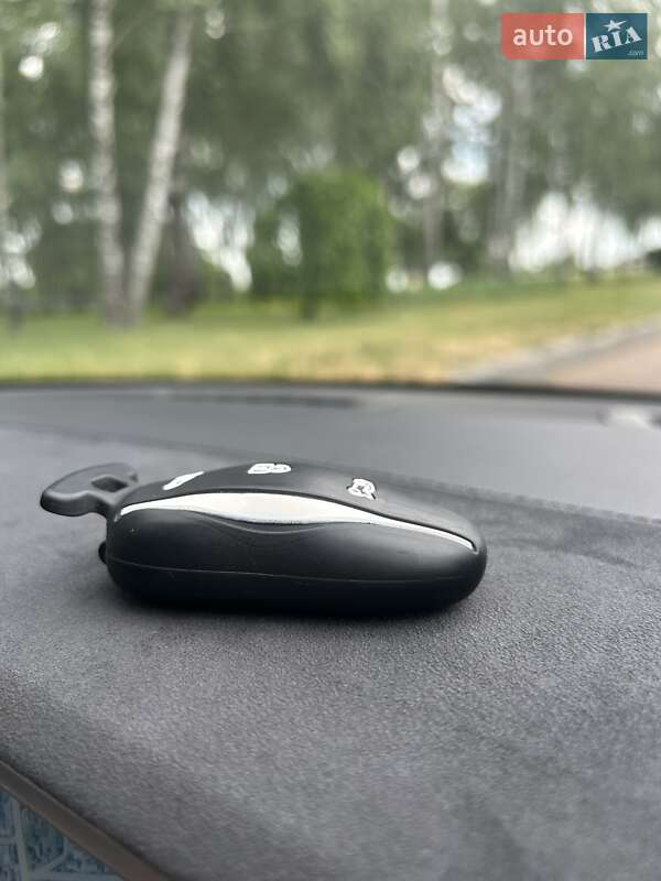 Ліфтбек Tesla Model S 2015 в Житомирі