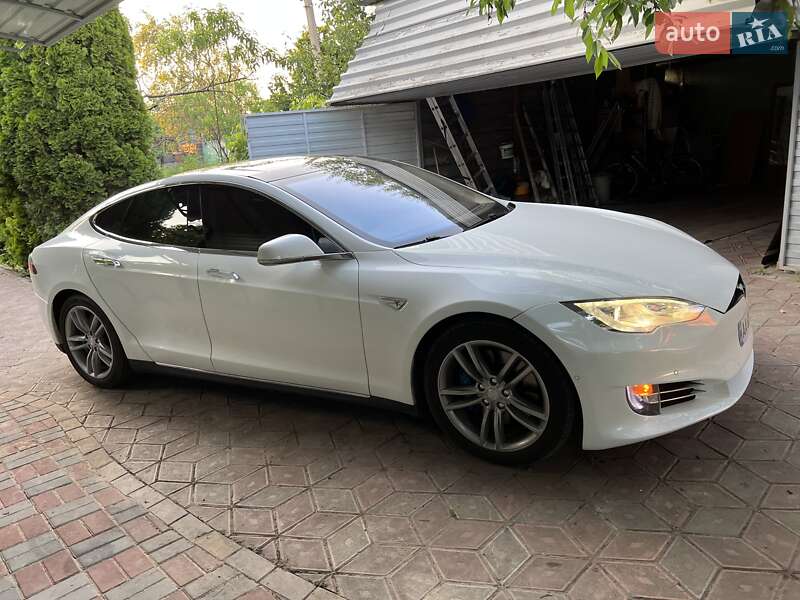 Лифтбек Tesla Model S 2015 в Запорожье