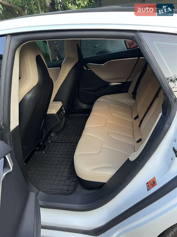 Лифтбек Tesla Model S 2015 в Запорожье