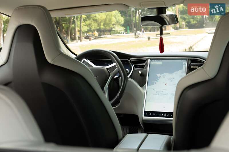 Ліфтбек Tesla Model S 2013 в Одесі