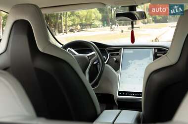 Лифтбек Tesla Model S 2013 в 