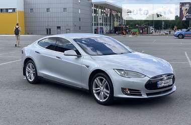 Лифтбек Tesla Model S 2015 в Запорожье