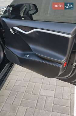 Лифтбек Tesla Model S 2017 в Киеве
