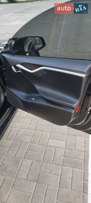 Ліфтбек Tesla Model S 2017 в Києві