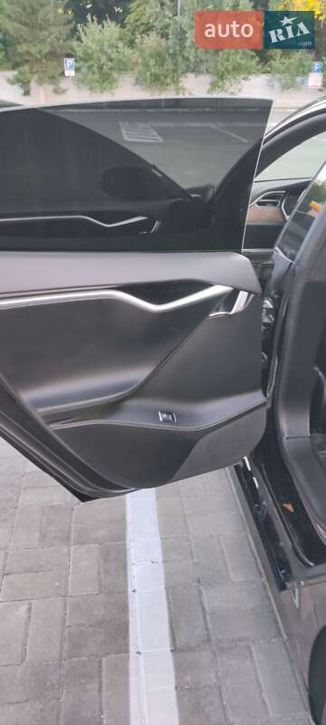 Ліфтбек Tesla Model S 2017 в Києві