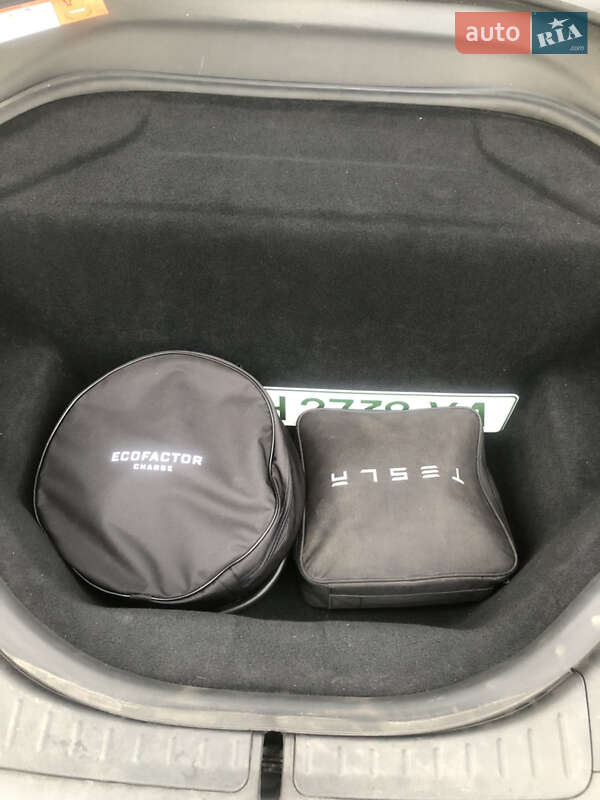 Ліфтбек Tesla Model S 2015 в Одесі