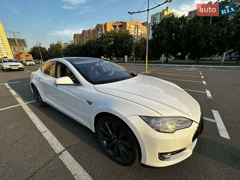 Tesla Model S 2013