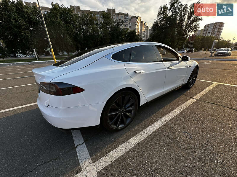 Лифтбек Tesla Model S 2013 в Киеве