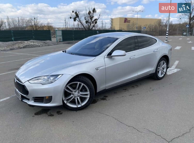 Ліфтбек Tesla Model S 2013 в Києві