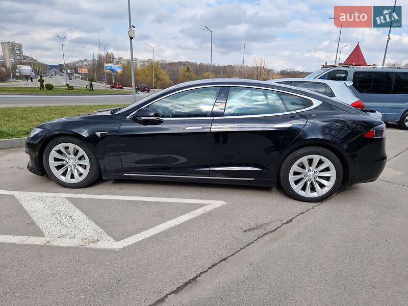 Лифтбек Tesla Model S 2017 в Виннице