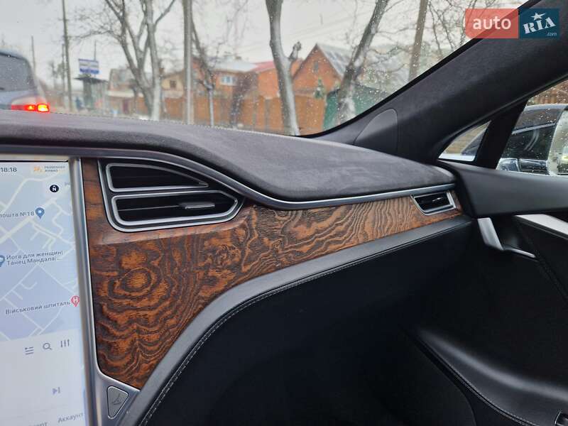 Лифтбек Tesla Model S 2017 в Виннице