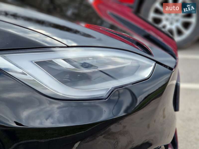 Лифтбек Tesla Model S 2017 в Виннице