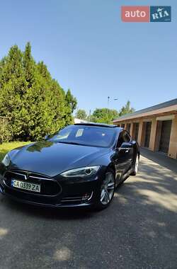 Лифтбек Tesla Model S 2015 в Смеле