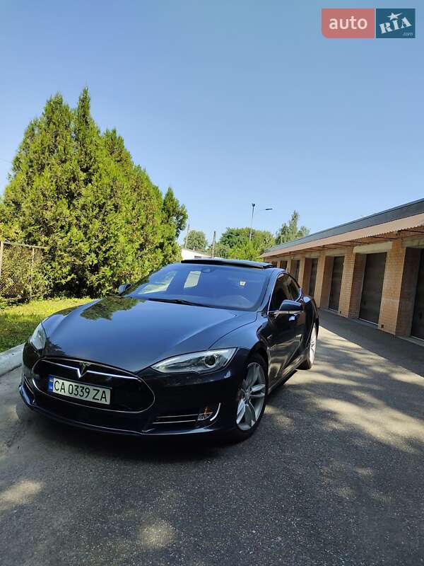 Лифтбек Tesla Model S 2015 в Черкассах