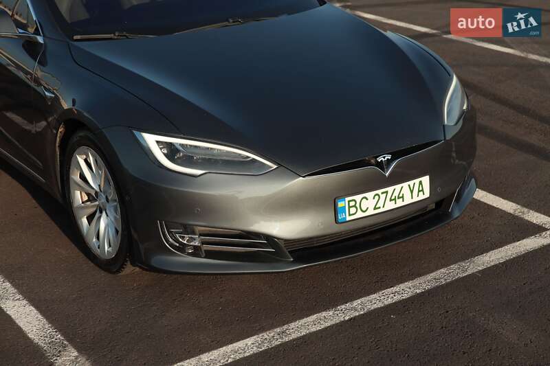 Лифтбек Tesla Model S 2017 в Львове
