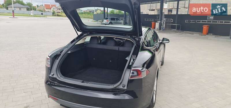 Лифтбек Tesla Model S 2015 в Каменец-Подольском