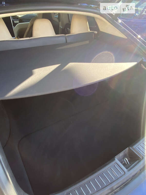 Ліфтбек Tesla Model S 2015 в Обухові