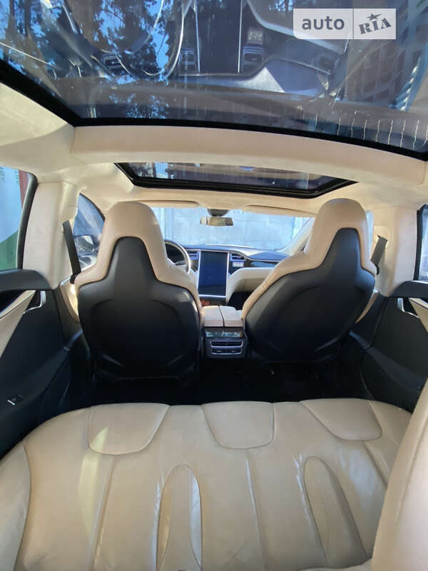 Ліфтбек Tesla Model S 2015 в Обухові