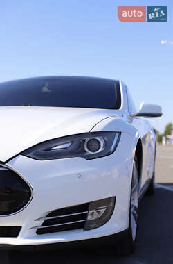 Лифтбек Tesla Model S 2014 в 