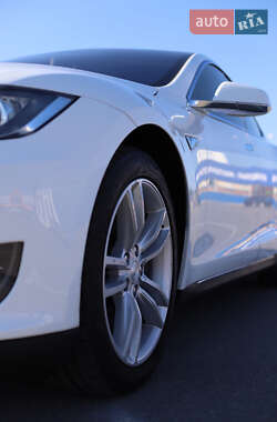 Лифтбек Tesla Model S 2014 в 