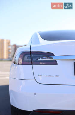 Лифтбек Tesla Model S 2014 в 