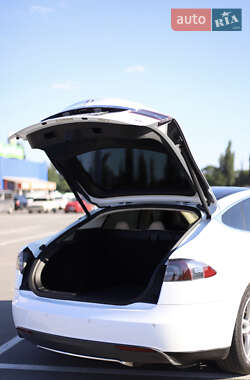 Лифтбек Tesla Model S 2014 в 
