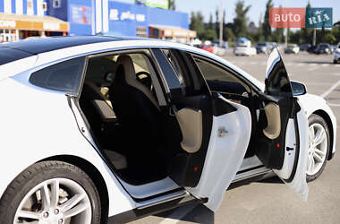 Лифтбек Tesla Model S 2014 в 