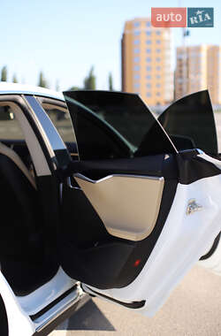 Лифтбек Tesla Model S 2014 в 