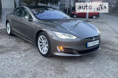 Лифтбек Tesla Model S 2016 в Ивано-Франковске