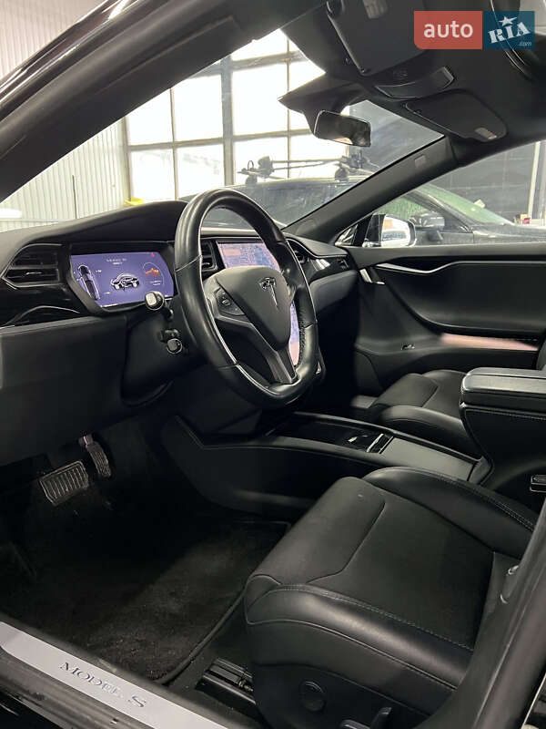 Лифтбек Tesla Model S 2018 в Львове