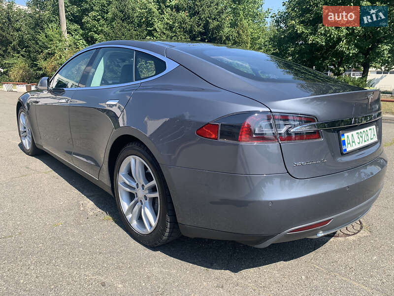 Ліфтбек Tesla Model S 2013 в Києві