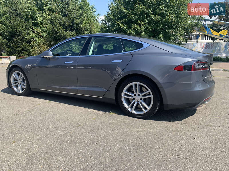 Ліфтбек Tesla Model S 2013 в Києві