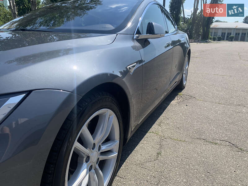 Ліфтбек Tesla Model S 2013 в Києві