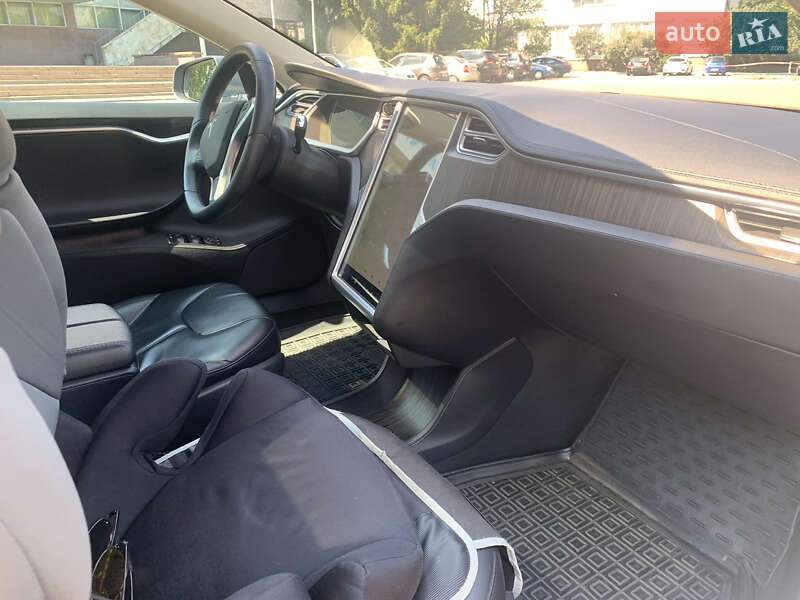 Ліфтбек Tesla Model S 2013 в Києві