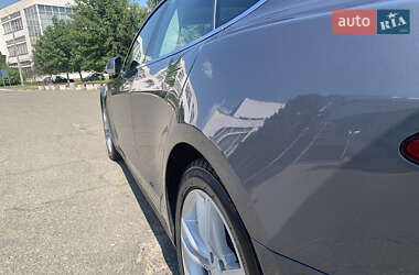 Ліфтбек Tesla Model S 2013 в Києві