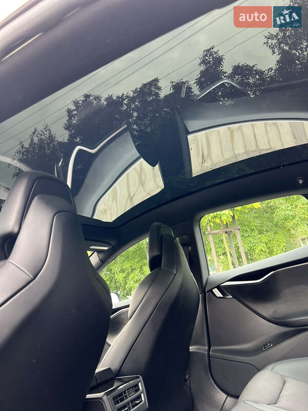 Ліфтбек Tesla Model S 2018 в Івано-Франківську