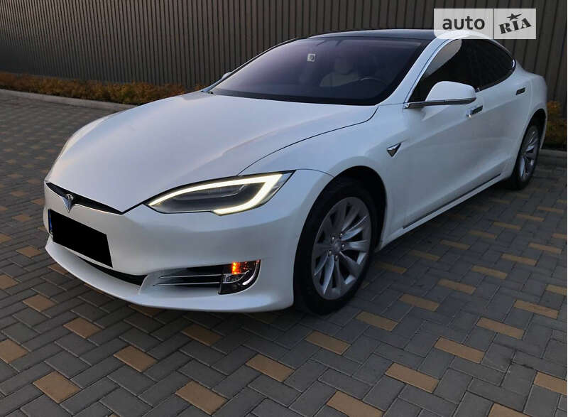 Ліфтбек Tesla Model S 2017 в Вінниці