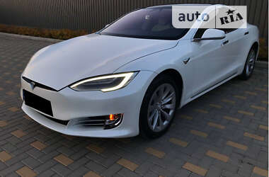 Лифтбек Tesla Model S 2017 в 