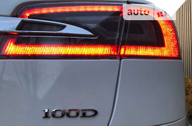 Лифтбек Tesla Model S 2017 в 