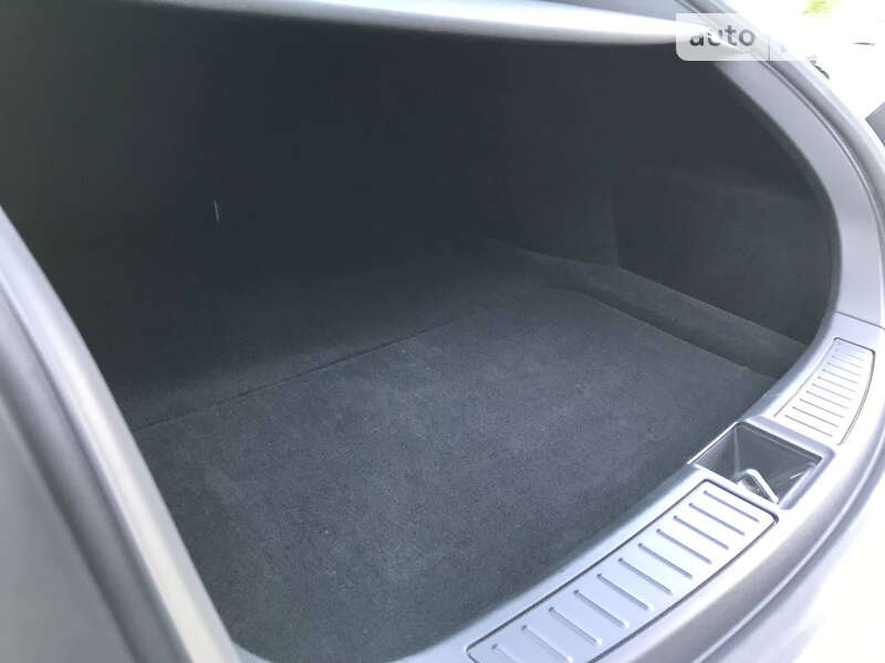 Ліфтбек Tesla Model S 2017 в Вінниці