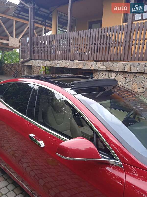 Ліфтбек Tesla Model S 2019 в Ужгороді