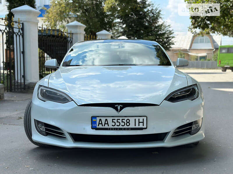 Лифтбек Tesla Model S 2017 в Каменец-Подольском