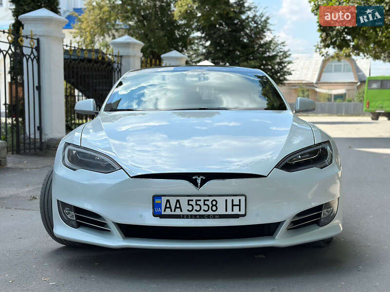 Лифтбек Tesla Model S 2017 в Каменец-Подольском