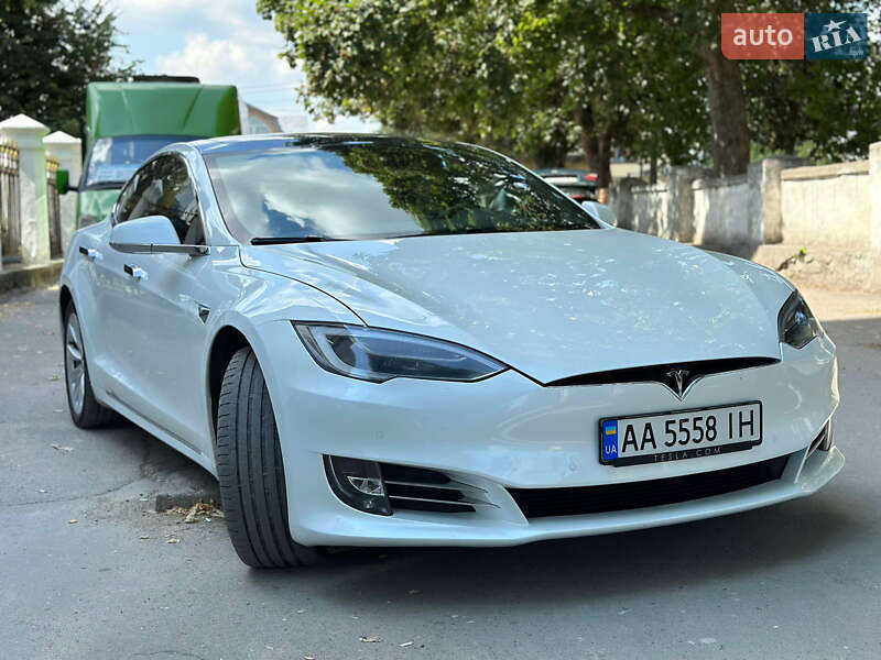 Лифтбек Tesla Model S 2017 в Каменец-Подольском