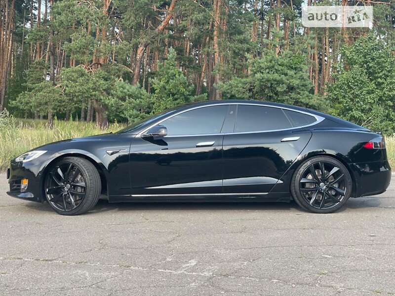 Лифтбек Tesla Model S 2017 в Киеве