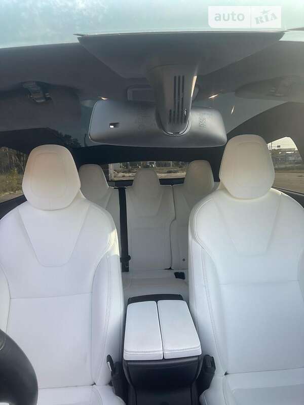 Лифтбек Tesla Model S 2017 в Киеве