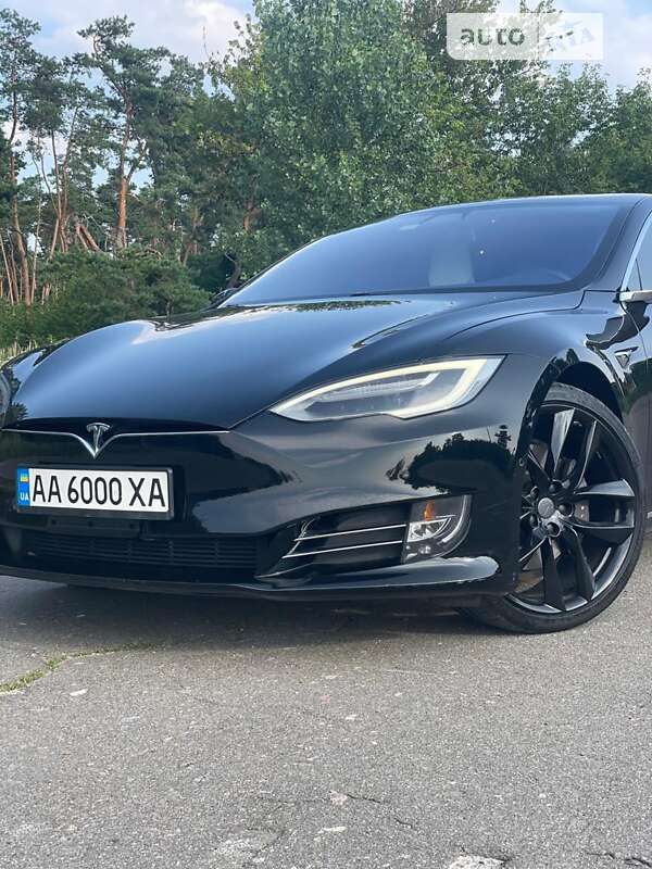 Лифтбек Tesla Model S 2017 в Киеве