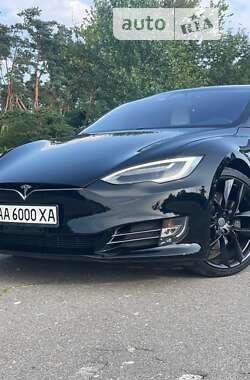 Лифтбек Tesla Model S 2017 в 